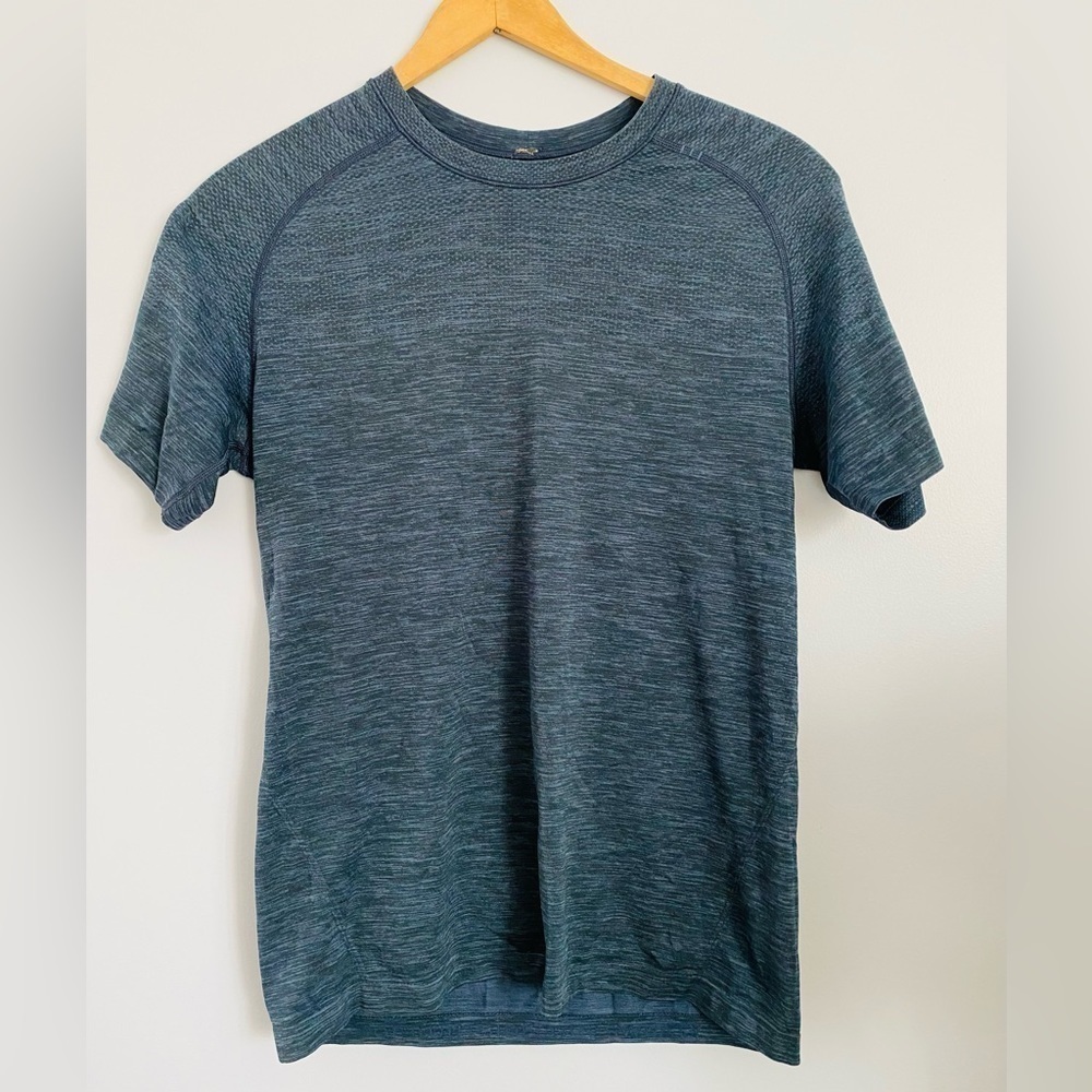 Lululemon Men's Metal Vent Tech SS Shirt Size Small, Heathered Navy Blue